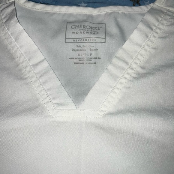 White Cherokee Workwear Revolution Women’s V-Neck Scrub Top Shirt - Picture 4 of 5